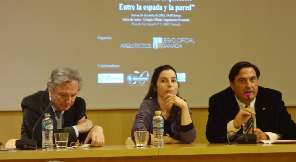 De izq. a derecha: Rafael Moneo, Marta Gutiérrez (Decanada del COAG) y Ángel Gijón