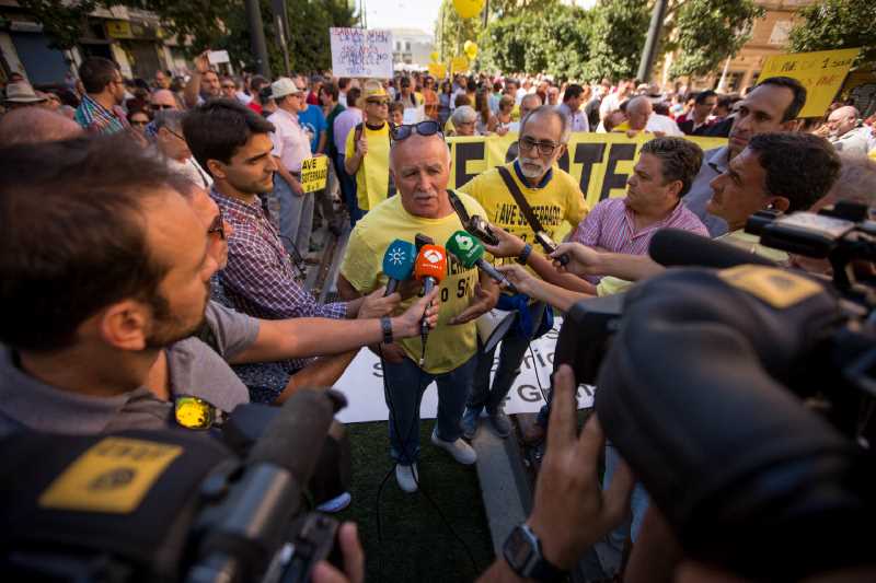 20160917.- FOTO: FERMIN RODRIGUEZ. Manifestación por un AVE digno para Granada.