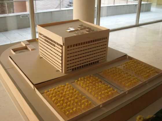Alberto Campo Baeza. Caja Granada. ES. 2001. Fuente: exposición "Microarquitecturas: volúmenes en composición"