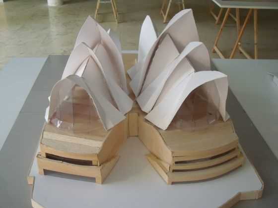 Jorn Utzon. Opera de Sidney. Au. 1956-1973. Fuente: exposición "Microarquitecturas: volúmenes en composición”