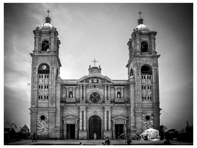 Catedral de Tacna. Fuente: lucesysombras.com