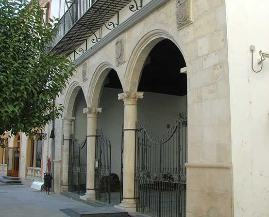Antiguo ayuntamiento. Fuente: www.museoarqueologicobaza.es