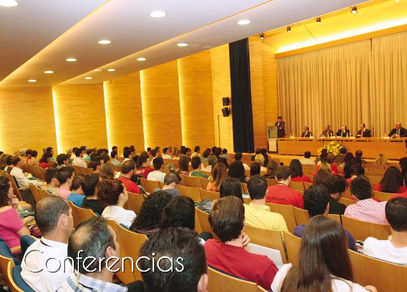 Conferencias en el Salón de Actos. Fuente: coaatgr.es