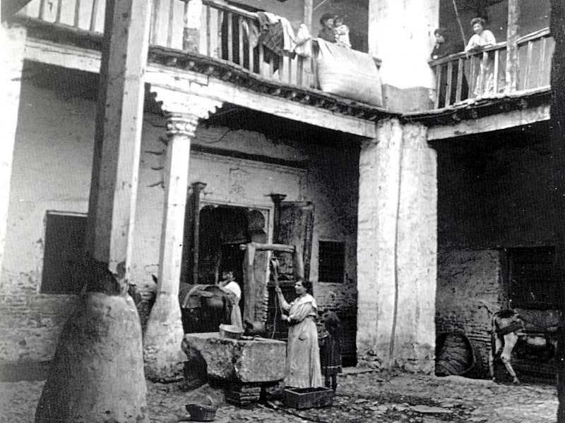 1900 CASA DE LAS CAMPANAS. Fuente: Torcuato Fandila