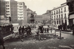 Obras de reforma de la Plaza Isabel la Católica de Granada. 13/02/1964 Torres Molina/Archivo de IDEAL