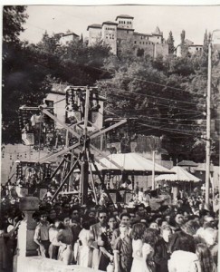 Celebración de las fiestas de San Pedro y San Pablo en el Paseo de los Tristes. 29/06/1948 Torres Molina/Archivo de IDEAL
