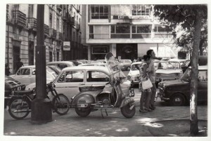 Coches aparcados en la plaza del Campillo Bajo. 21/09/1970 Torres Molina/Archivo de IDEAL