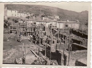 Obras del grupo escolar,  viviendas para maestros e iglesia en Pitres.  Año 1942. Torres Molina/Archivo de IDEAL