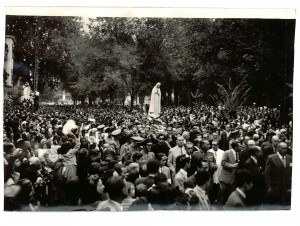 La Virgen de Fátima en el Paseo de la Bomba. $ de octubre de 1949. Torres Molina/Archivo de IDEAL