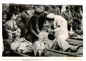 Misa de enfermos en el Paseo de la Bomba. 4 de octubre de 1949. Torres Molina/Archivo de IDEAL