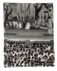 y también teatro Como ‘Sueño de una noche de verano’ dirigido por Pepe Tamayo con Asunción Balaguer en el escenario del Carlos V el 21 de junio de 1946 /Torres Molina