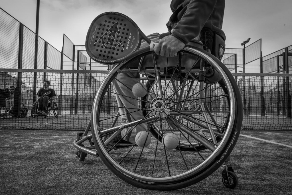Reportage de deporte adaptado, Padel en silla de ruedas. Foto: Ramón L. Pérez
